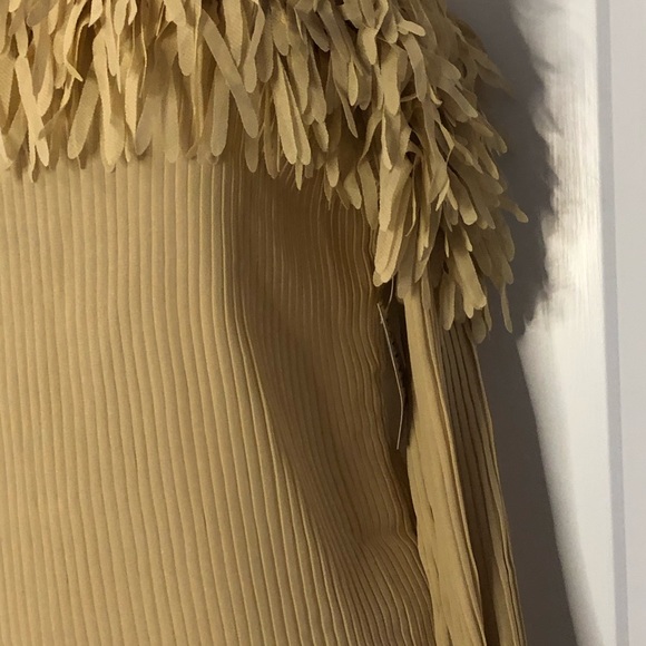 NWT KAELYN-MAX Beige Top Size Large - Picture 7 of 15